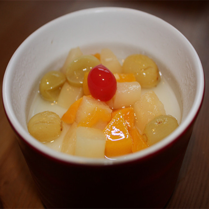 4oz fruit jelly in cup in light syrup